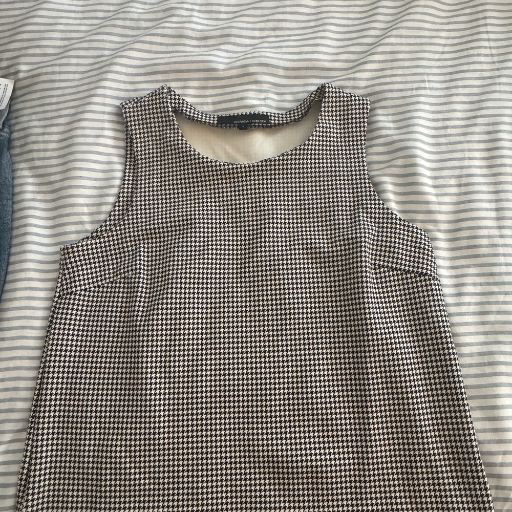 Black and White Houndstooth Sleeveless Top